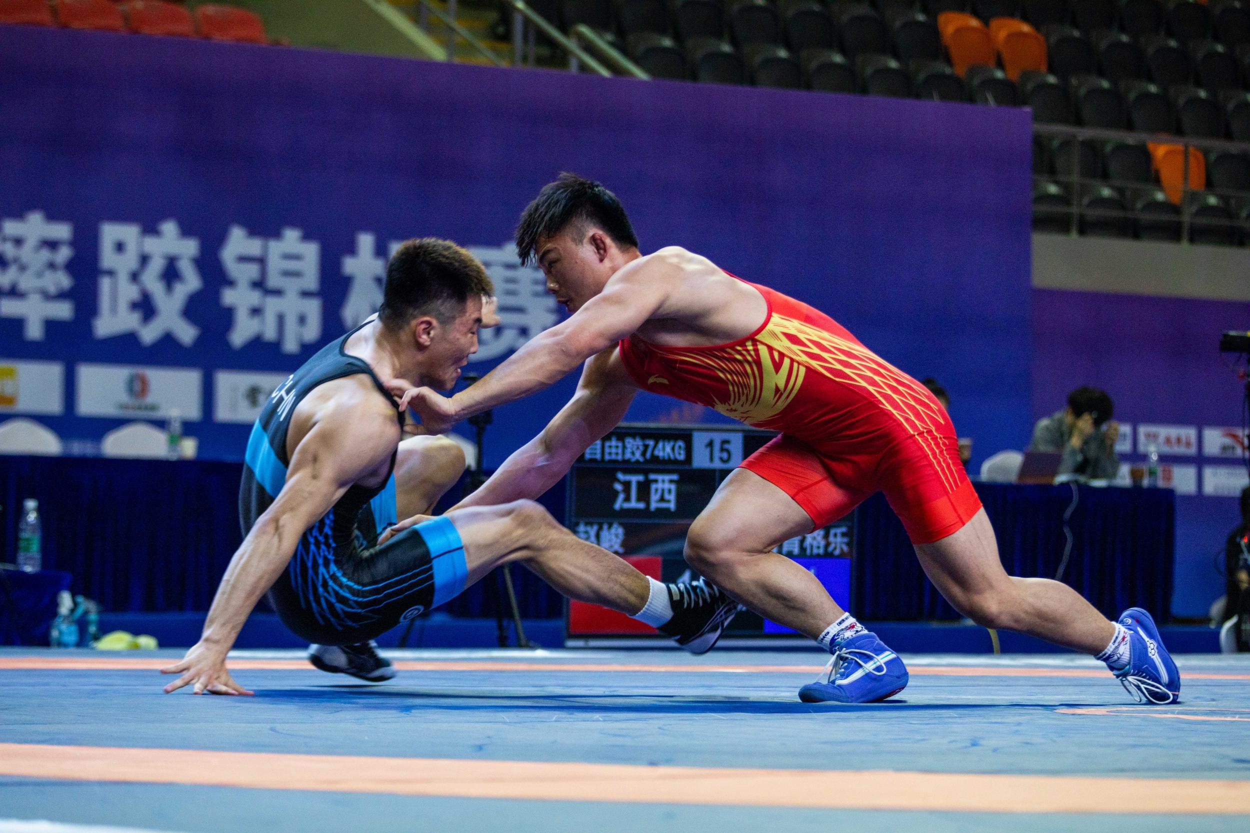 摔跤比赛：力量与技巧的巅峰较量的简单介绍